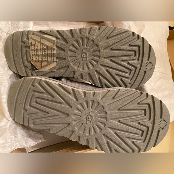 UGG NIB Classic Mini Fluff High-Low  size 5 - Picture 7 of 7